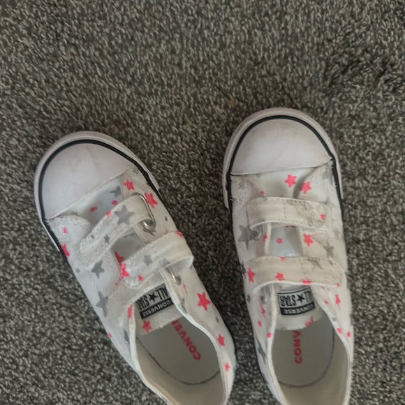 Girls converse - Picture 1 of 4